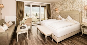 Deluxe Double Room | 1 bedroom, premium bedding, minibar, in-room safe