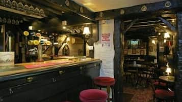 2 bar/lounge