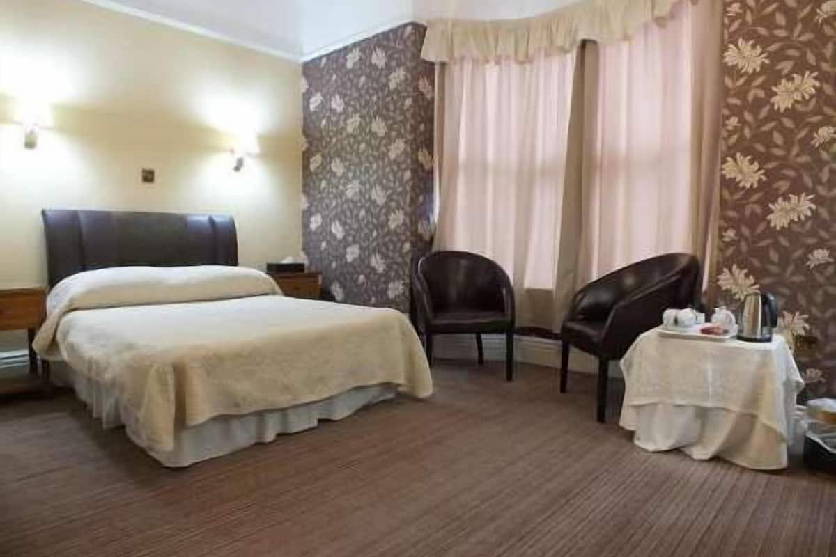 superior double room, 1 double bed | 1 bedroom, desk, iron/ironing board, free wifi