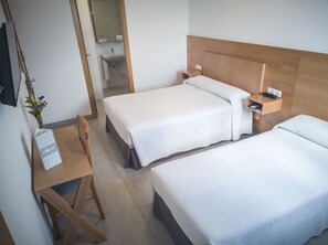 Camera tripla, letti multipli | Una scrivania, Wi-Fi gratuito, lenzuola, accesso in sedia a rotelle