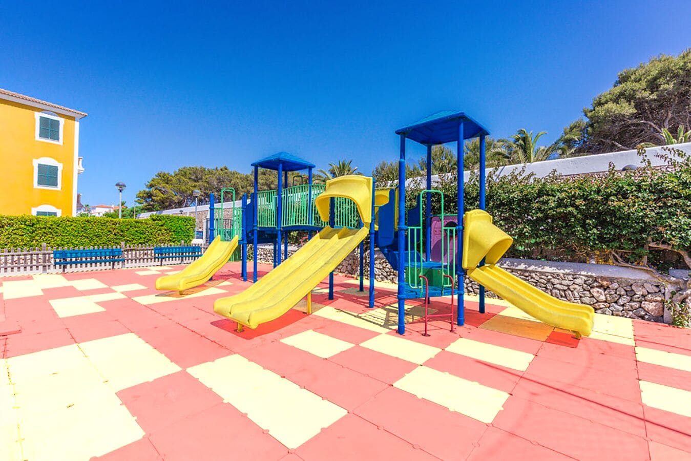 儿童活动区 - 室外