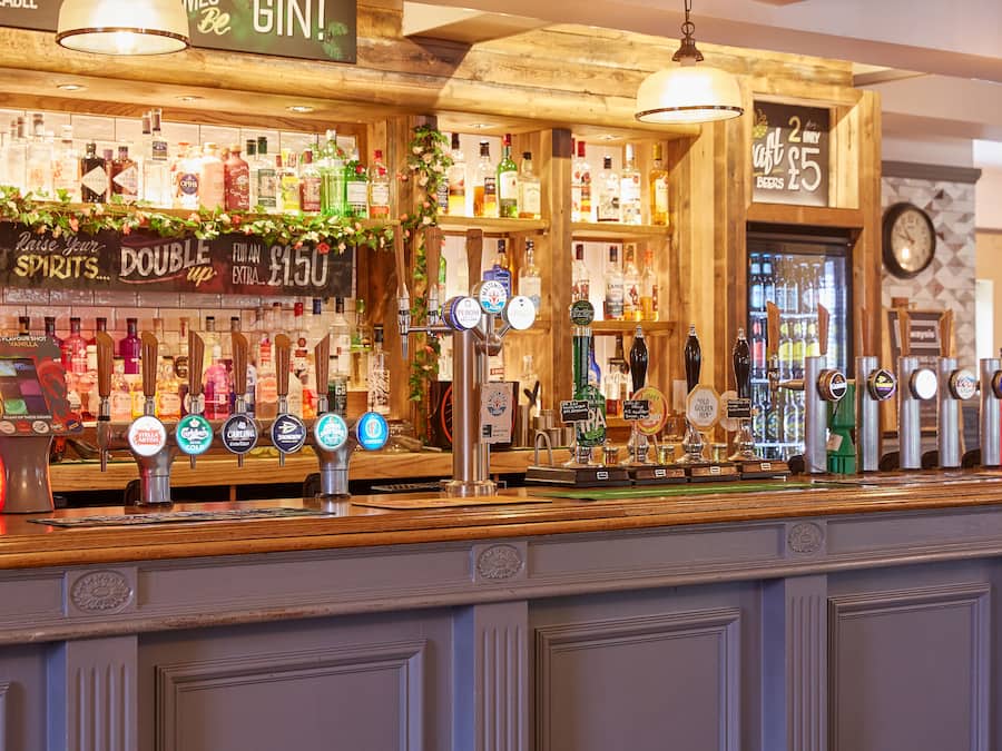 Serves breakfast and dinner