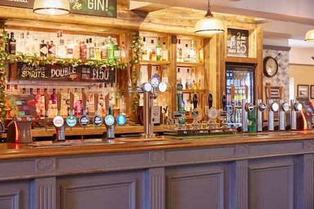 供应早餐和晚餐