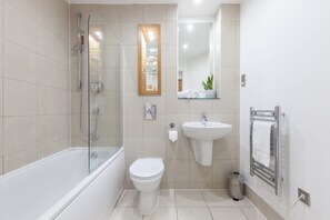 Apartment, 1 Bedroom | Bathroom | Shower, hair dryer, towels - KSpace Serviced Apartments West One (Sheffield)
