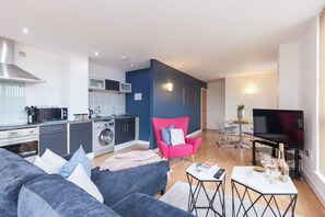 Apartment, 2 Bedrooms | Private kitchen | Full-sized fridge, microwave, oven, stovetop - KSpace Serviced Apartments West One (Sheffield)