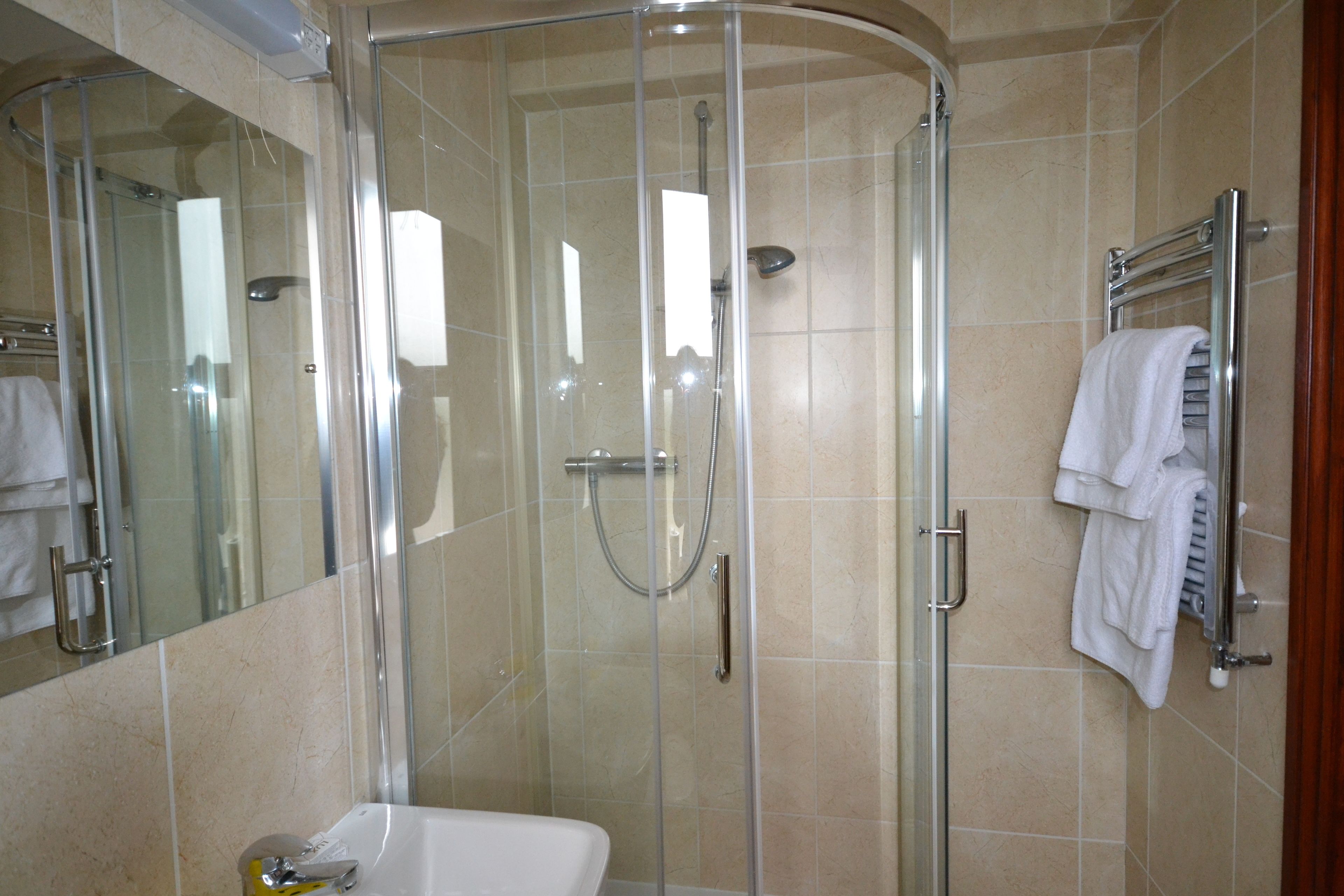 Twin Room | Desk, soundproofing, iron/ironing board, free cribs/infant beds