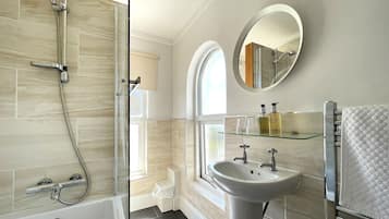 Standard Double Room | Bathroom | Designer toiletries, hair dryer, towels