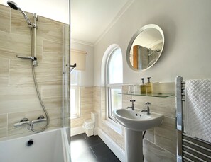 Standard Double Room | Bathroom | Designer toiletries, hair dryer, towels - Dukes Folly Hotel (Southport)