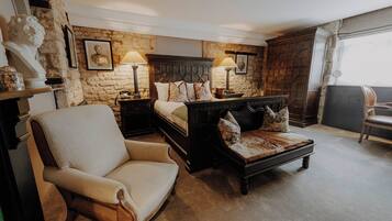 Habitación ejecutiva | Decoración personalizada, tabla de planchar con plancha y wifi gratis