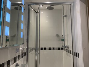 Chambre Supérieure Double ou avec lits jumeaux | Salle de bain