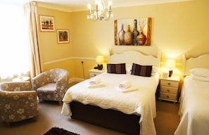 Hypo-allergenic bedding, individually decorated, free WiFi, bed sheets - The Thornhill (Teignmouth)