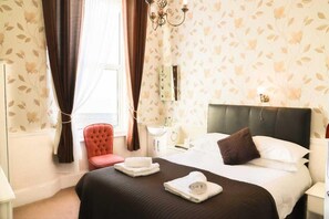 Hypo-allergenic bedding, individually decorated, free WiFi, bed sheets