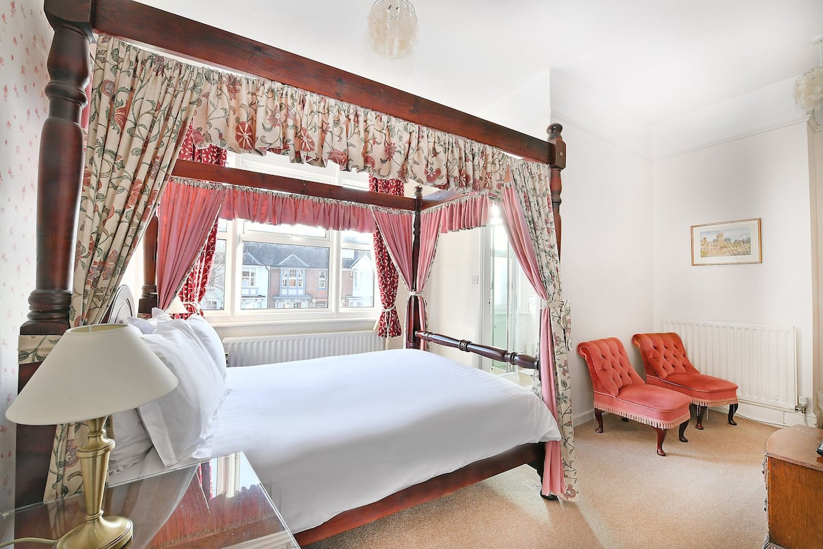 Double Room, Ensuite (Four Poster) | Wi-fi percuma