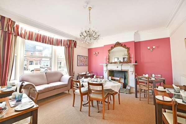 Free daily English breakfast - Virginia Lodge (Stratford-upon-Avon)