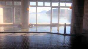 A hot spring area with tiled flooring, large windows, and pillars. - Kochoran (Toba)