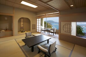 Deluxe Suite with Open-air Bath, New Building | Down duvets, minibar, in-room safe, blackout curtains - Kochoran (Toba)