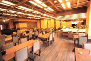 Desayuno completo incluido todos los días