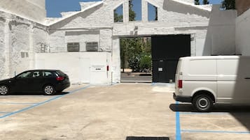 Parking (toeslag) kost EUR 15 per nacht