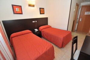Habitació amb dos llits individuals | Escriptori i wifi gratuïta
