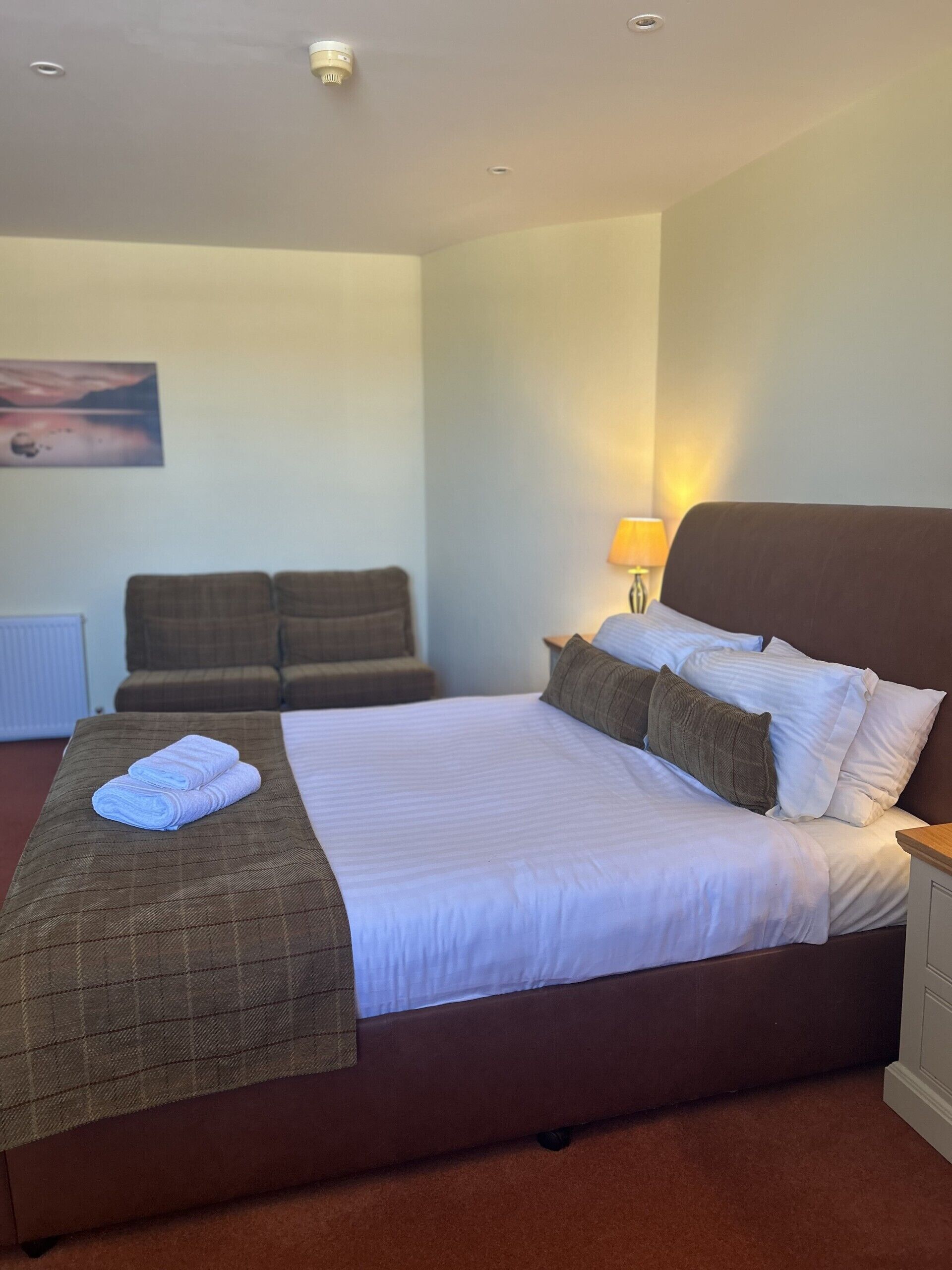 Iron/ironing board, free WiFi, bed sheets