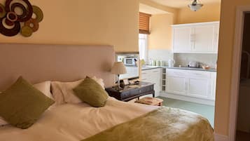 1 habitación, tabla de planchar con plancha, wifi gratis y ropa de cama