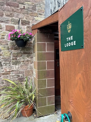 Apartment, 1 Double Bed, Non Smoking, Kitchen | Iron/ironing board, free WiFi, bed sheets