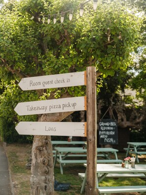 المنشأة من الخارج