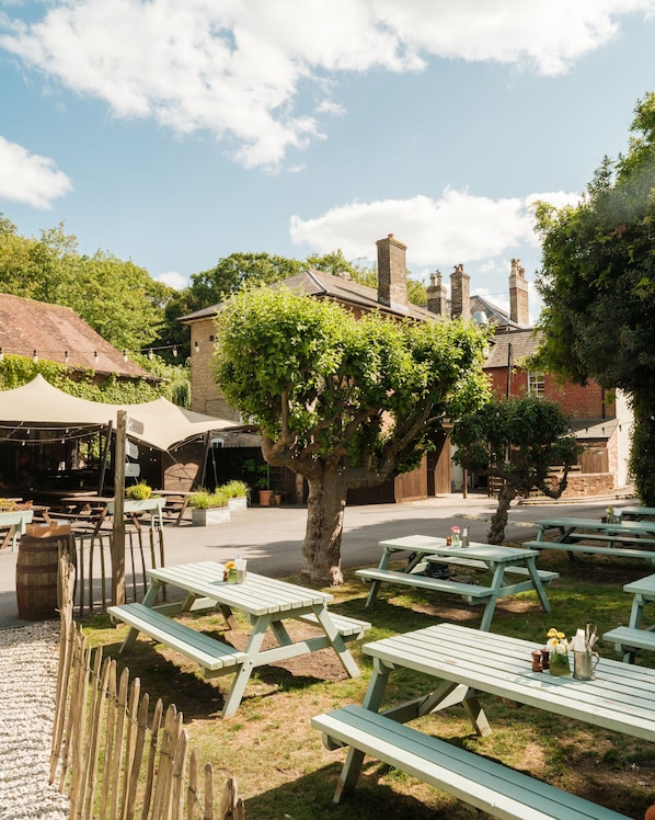 Exterior - The Pembroke Arms (Salisbury)