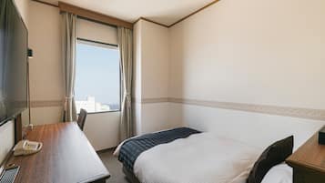 Semi Double Room | Down duvets, desk, free WiFi, bed sheets