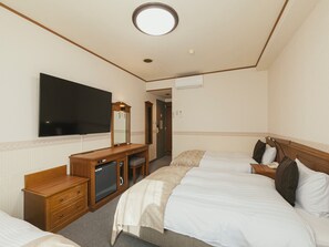 Triple Room, 3 Bedrooms, Non Smoking | Down duvets, desk, free WiFi, bed sheets - Hotel Arthur KITAHAMA BASE (Beppu)