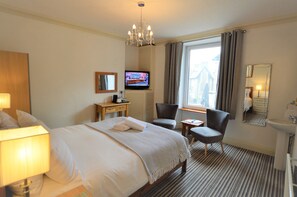 Comfort Double Room | Free WiFi, bed sheets - All Seasons Guest House (Windermere)