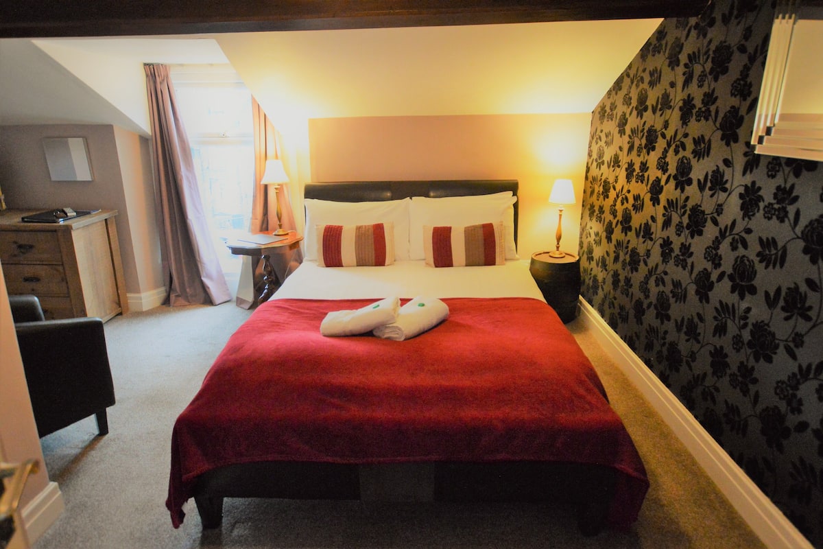 Standard Double Room (Room Only, All Seasons Rest) | Free WiFi, bed sheets