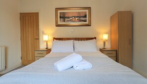 Comfort Double Room | Free WiFi, bed sheets - All Seasons Guest House (Windermere)