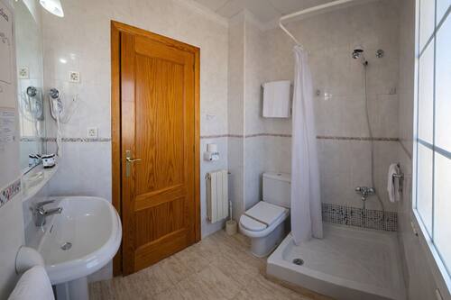 Double Room | Bathroom | Free toiletries, bidet, towels