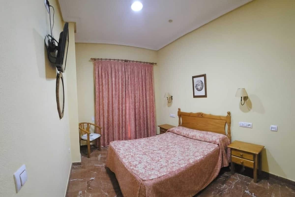Caja de seguridad en la habitación y escritorio
