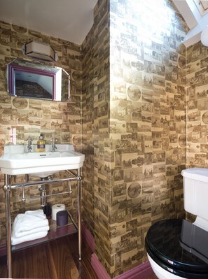 Superior Double Room (8) | Bathroom