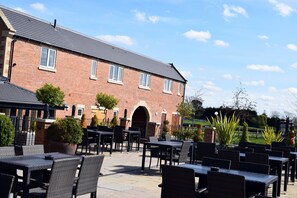 Outdoor banquet area - White Hart Inn (Alfreton)