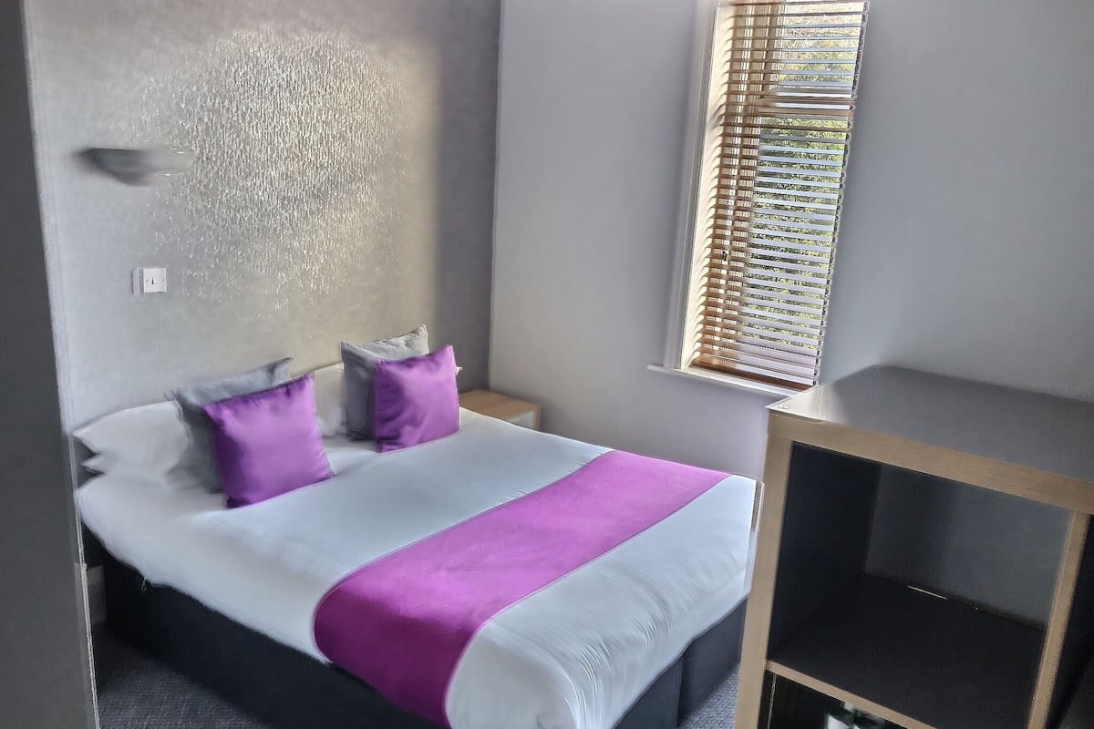 Blackout curtains, travel cot, free WiFi, bed sheets