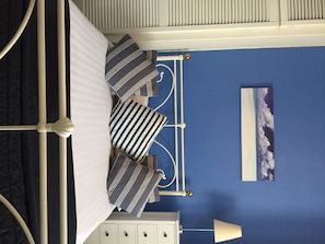 In-room safe, iron/ironing board, free WiFi - Kipps Brighton Hostel (Brighton)