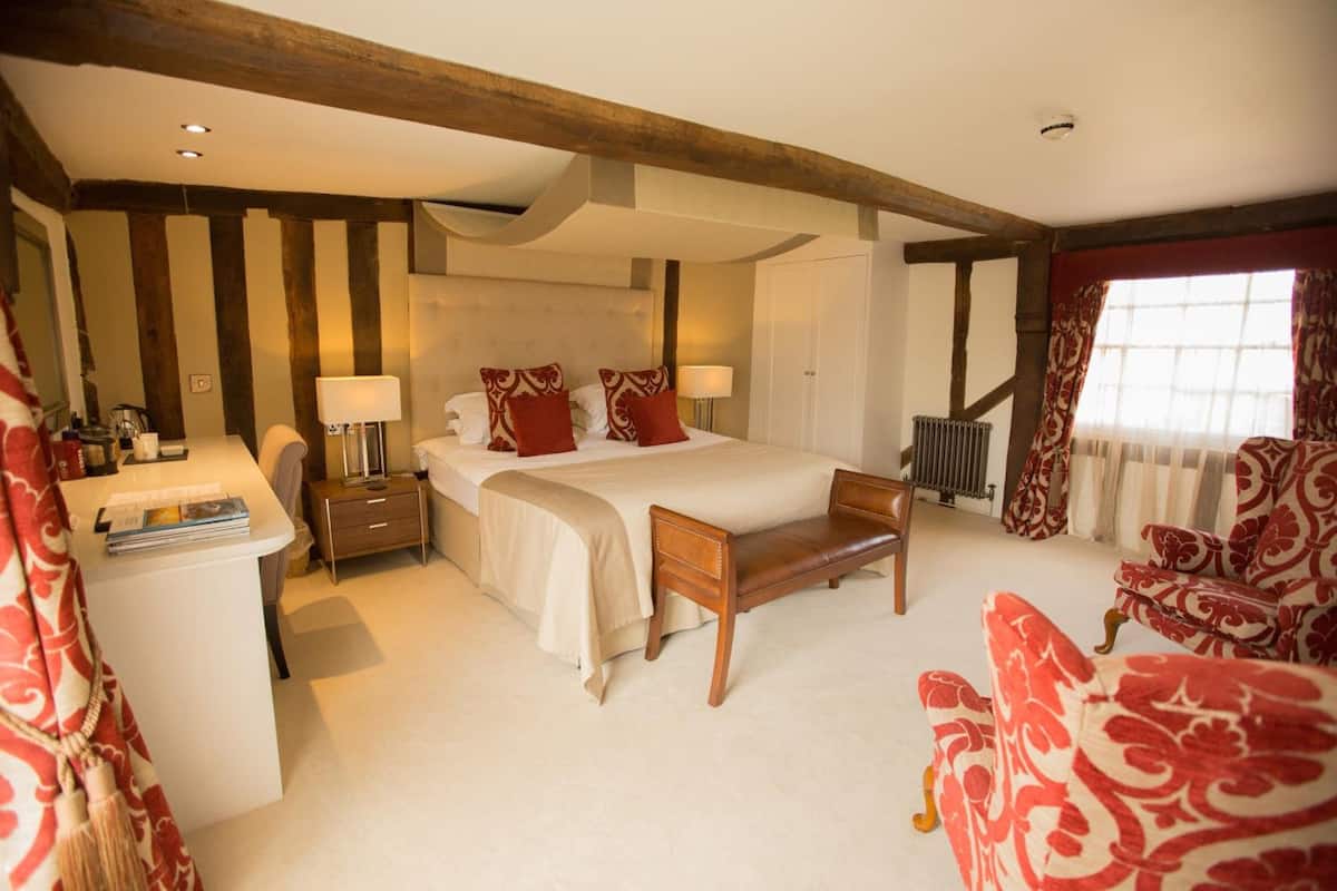 minibar, individually decorated, individually furnished, desk