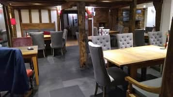 Lunch and dinner served