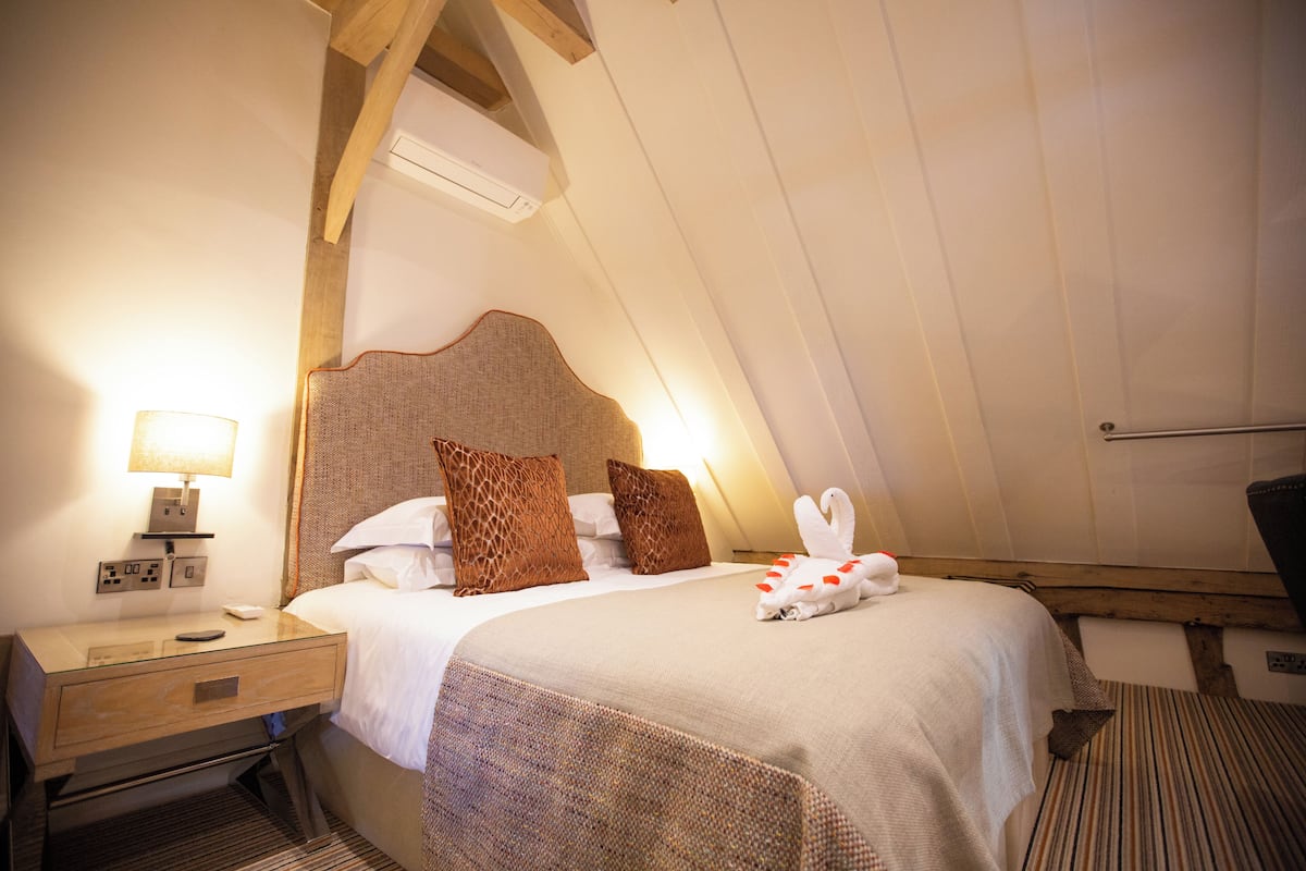 Honeymoon Room | Hypo-allergenic bedding, minibar, individually decorated