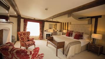 Minibar, individually decorated, individually furnished, desk