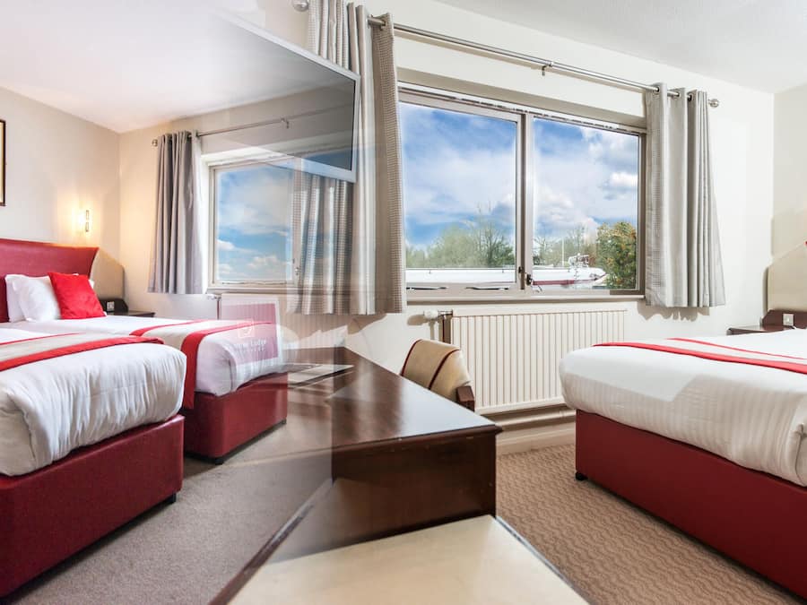 Family Room | Desk, laptop workspace, iron/ironing board, free WiFi