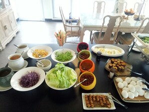 含每日當地特色早餐