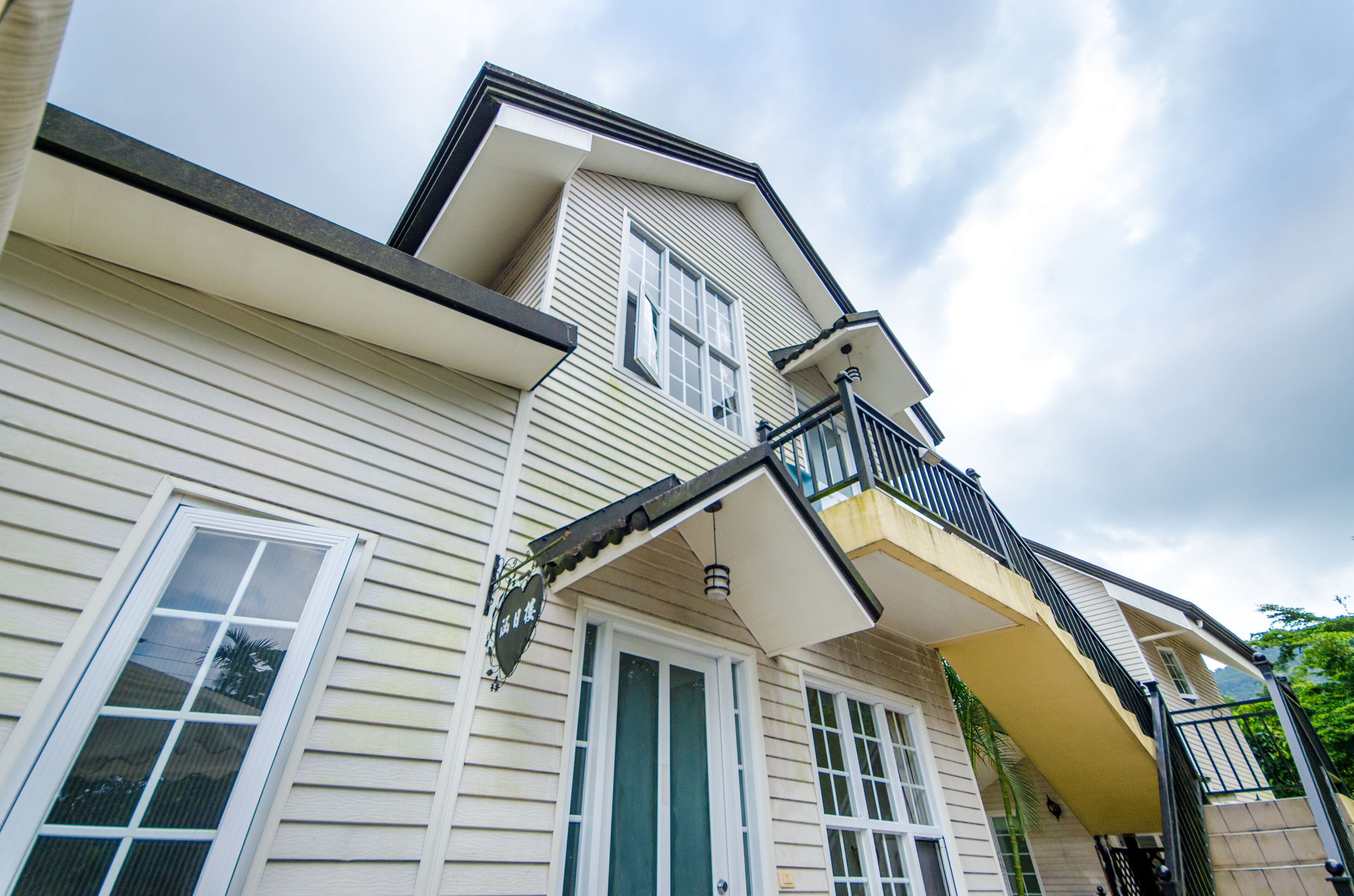 deluxe house | lanai