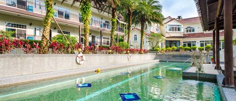 Außenpool, Liegestühle