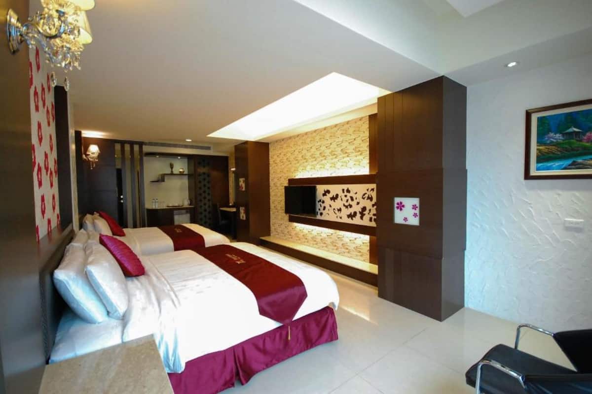Superior vierpersoonskamer, bad | Luxe beddengoed, een minibar, een bureau, verduisterende gordijnen
