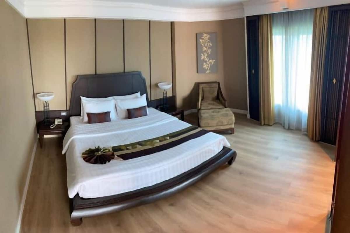Een minibar, een kluis op de kamer, individueel gemeubileerd