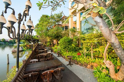 Krungsri River Hotel